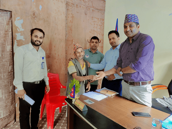 स्थानीय जातका गाई र हालगोरू पाल्ने कृषकलाई अनुदान वितरण