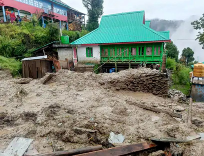 भारतको हिमाचलमा बादल फाट्दा १० जनाको मृत्यु, ३५ बेपत्ता 