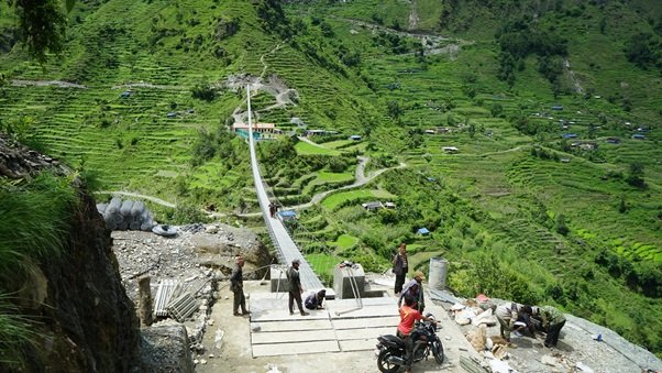 म्याग्दीको धौलागिरि गाउँपालिका–३ मुना फलीयागाउँ र दर जोड्ने दरखोलामाथि  झोलुङ्गे पुल निर्माण सम्पन्न