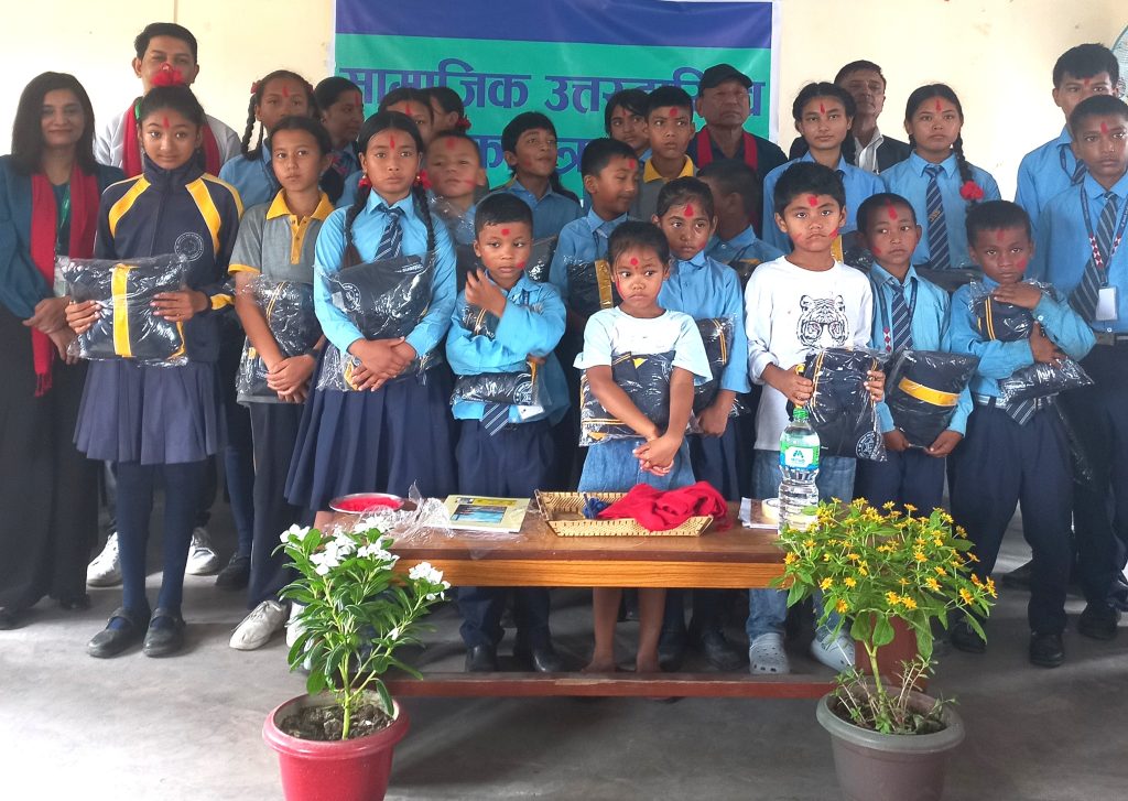 जानकी स्कुलका  विद्यार्थीलाई सिटिजन वैकद्धारा खेलकूद पोशाक वितरण