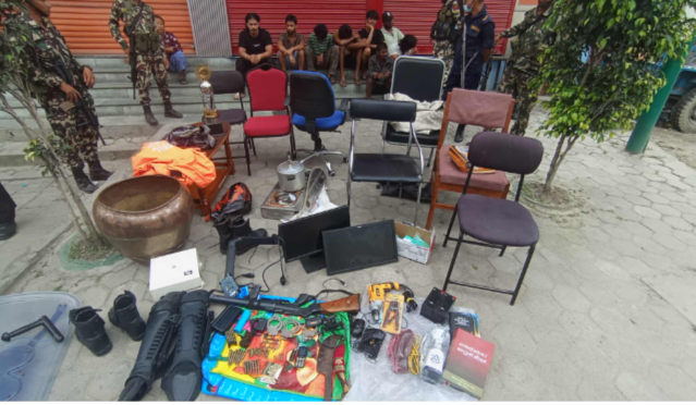 सेनाले समात्यो सिंहदरबार जलाउने ग्याङ, लुटिएका सामान पनि बरामद 