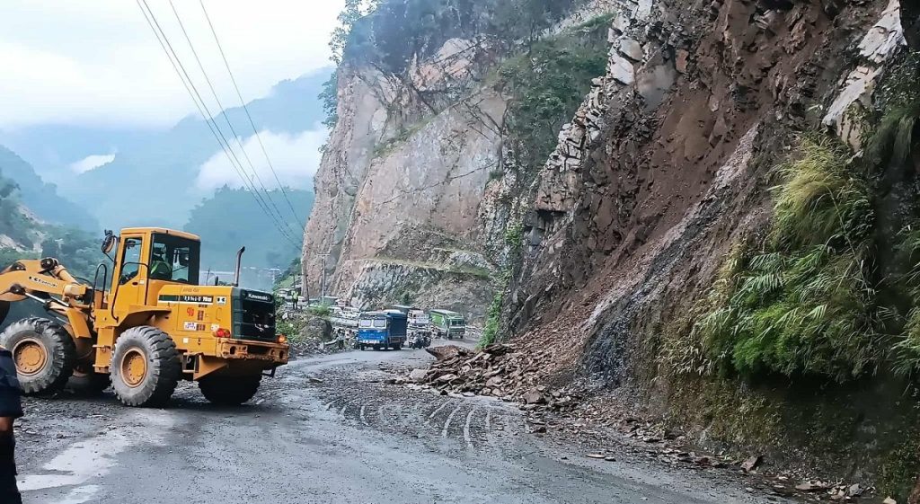 मुग्लिन–नारायणघाट सडक दुईतर्फी सञ्चालनमा