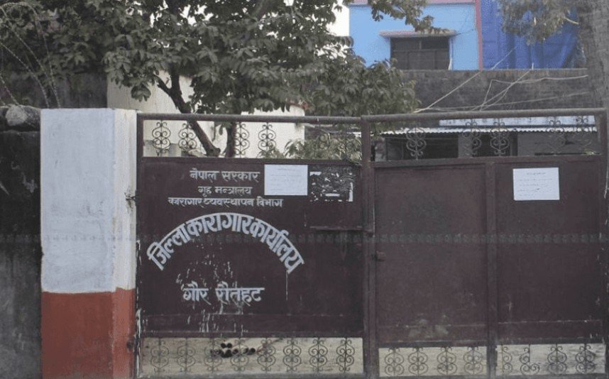 गौर कारागारबाट भागेका ३४ कैदी पक्राउ, सयौँ अझै फरर