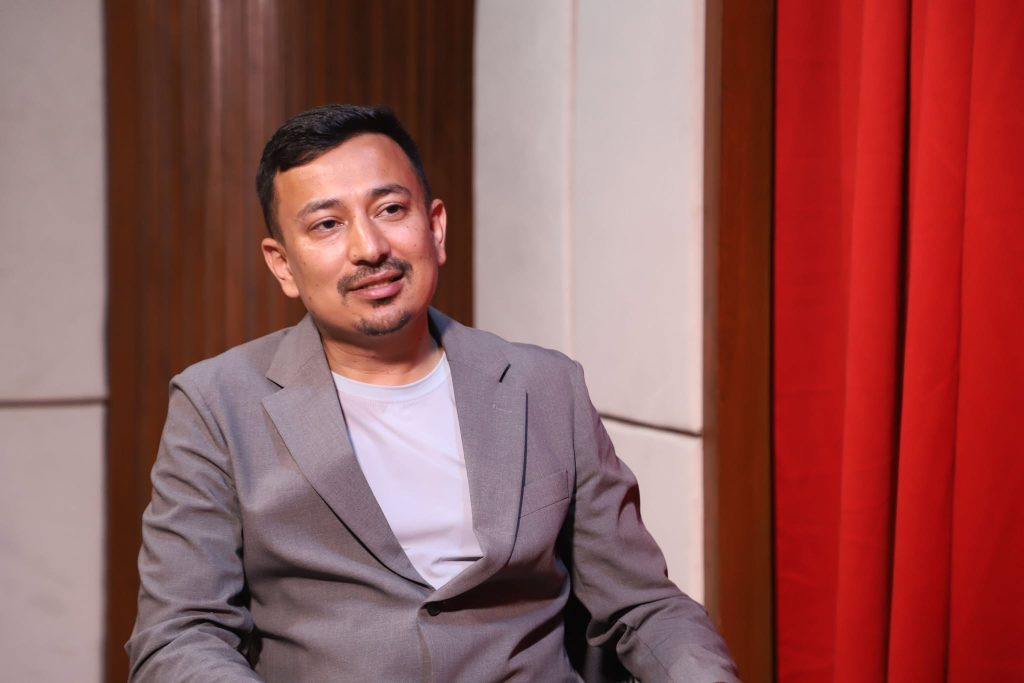 असन्तुष्ट पक्षले सुजन कडरियाको तस्वीर र नेमप्लेट जलाइदिए