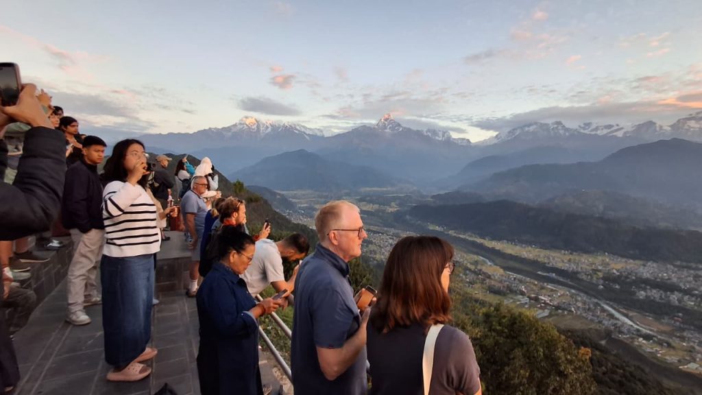 दसैँ-तिहारको लामो बिदाले पोखरामा आन्तरिक पर्यटकको ओइरो, लेकसाइडका ९० प्रतिशत होटल भरिभराउ