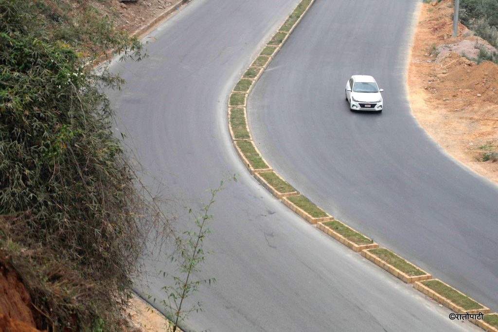 आँबुखैरेनी मुग्लिन सडक सोमबार राति दुई घण्टा बन्द हुने