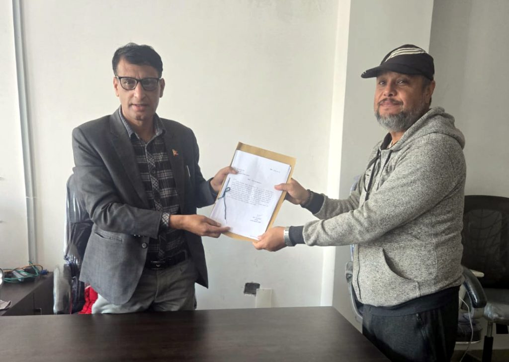 पोखराको न्युरोडमा दुवै साइड पार्किङ हुनुपर्ने माग गर्दै व्यवसायीको ध्यानाकर्षण