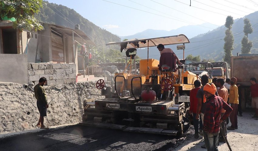 मालढुङ्गा–बेनी सडकको लस्ती–बेनी खण्डमा कालोपत्रे सुरु