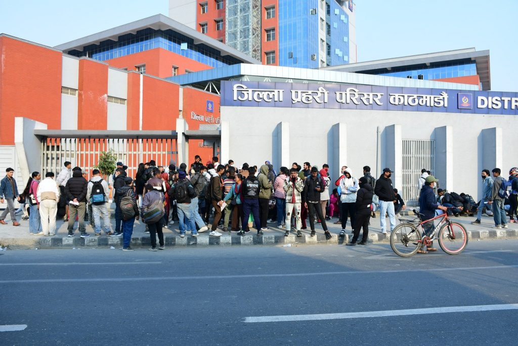 म्यादी प्रहरी बन्न युवाको आकर्षण: उपत्यकामा चार दिनमै झण्डै सात हजारको आवेदन