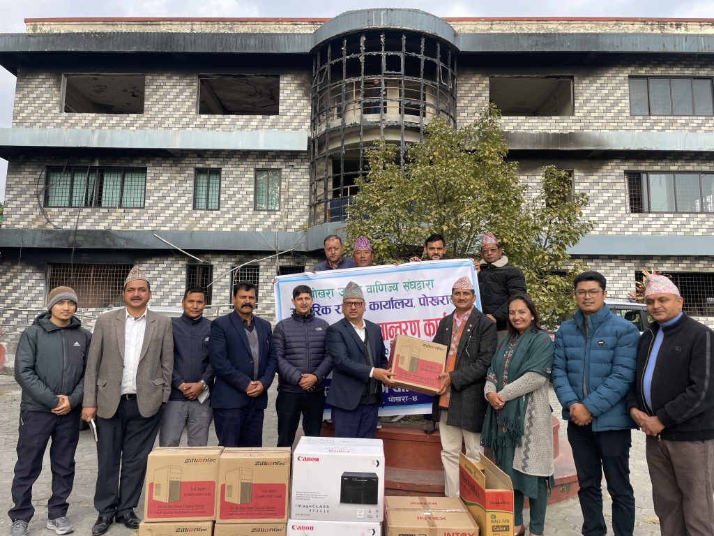 पोउवा संघद्वारा आन्तरिक राजश्व कार्यालयलाई कम्प्यूटर र ल्यापटप सहयोग