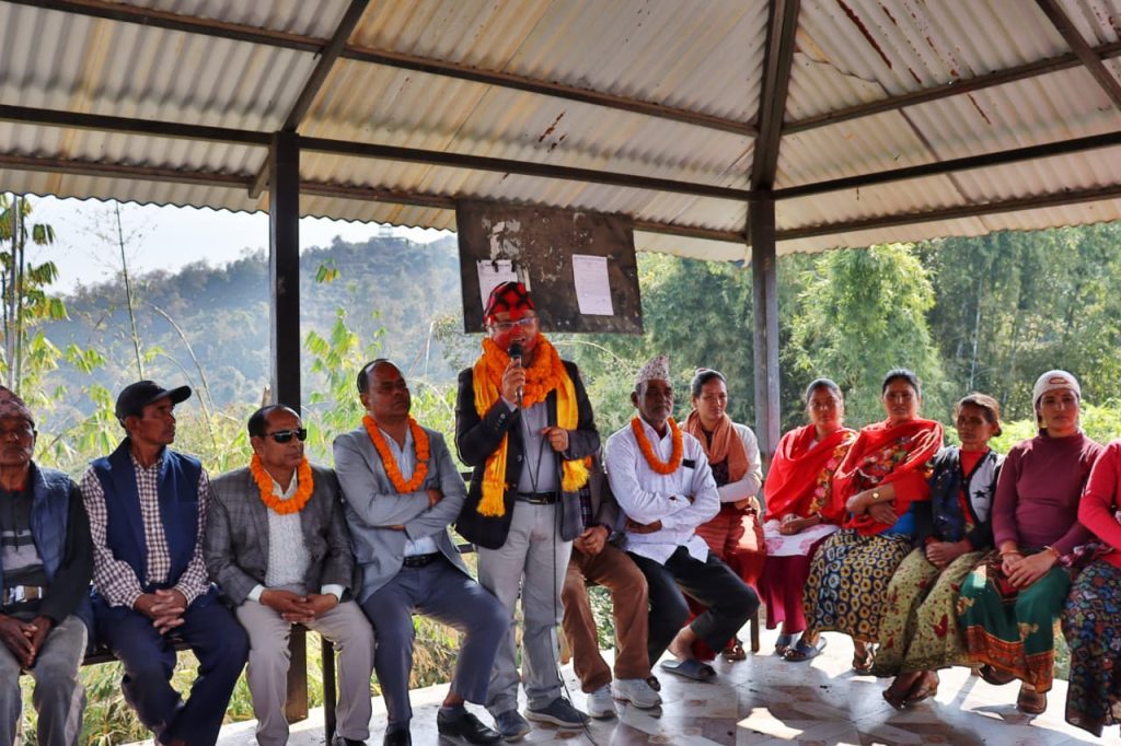 राष्ट्रिय समस्या बनेको बाँदर व्यवस्थापनका लागि प्रभावकारी कानुन बनाउन अगुवाइ गर्छु । – एमाले कास्की दुईका उम्मेदवार आचार्य
