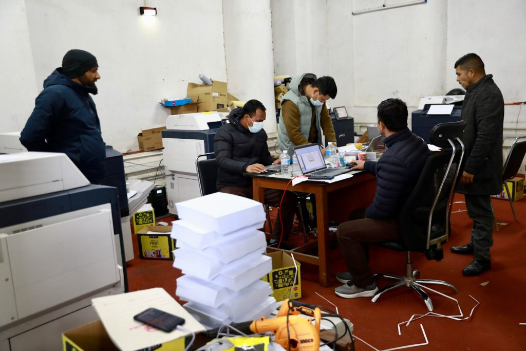 निर्वाचनमा खटिए सवा दुई लाख कर्मचारी
