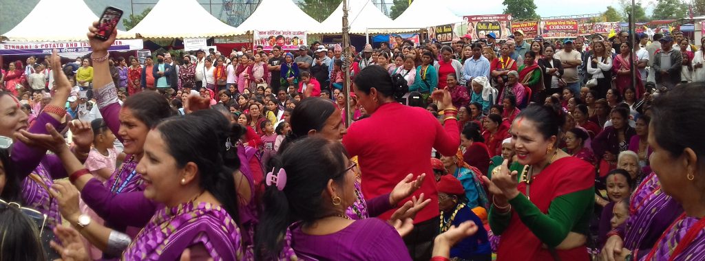 रमाइलोमा रम्दै आलु महोत्सवका दर्शक