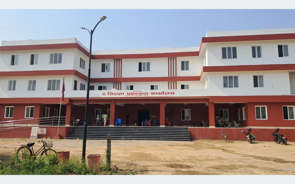 करोडमा बन्यो७ करोडको लागतमा बन्यो  जिल्ला प्रशासन कार्यालय नवलपरासी भवन