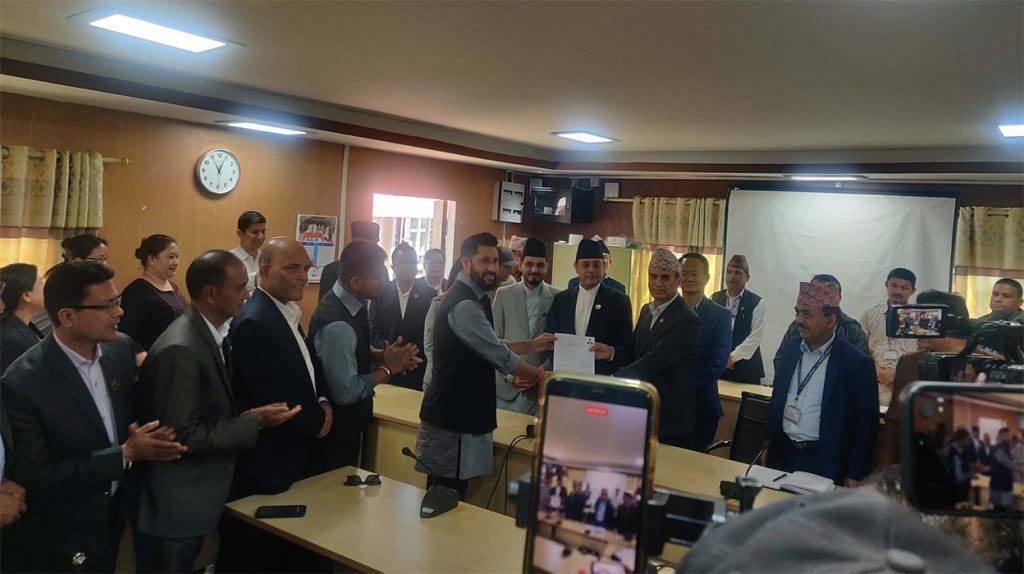 डीपी अर्यालले गराए सभामुख पदमा मनोनयन दर्ता