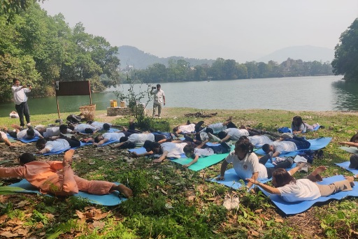 टान गण्डकीद्धारा ‘भ्यू फेवा, राउण्ड फेवा’ मा  योग ध्यान
