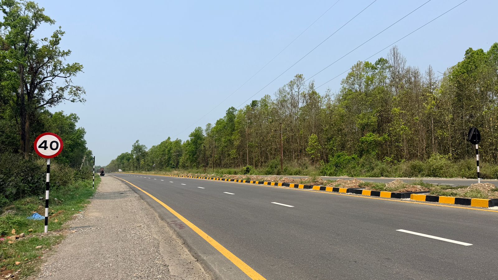 नारायणगढ–बुटवल सडकः ८१ प्रतिशत भौतिक प्रगति, डिभाइडरमा रङ र तारबार लगाउन सुरु