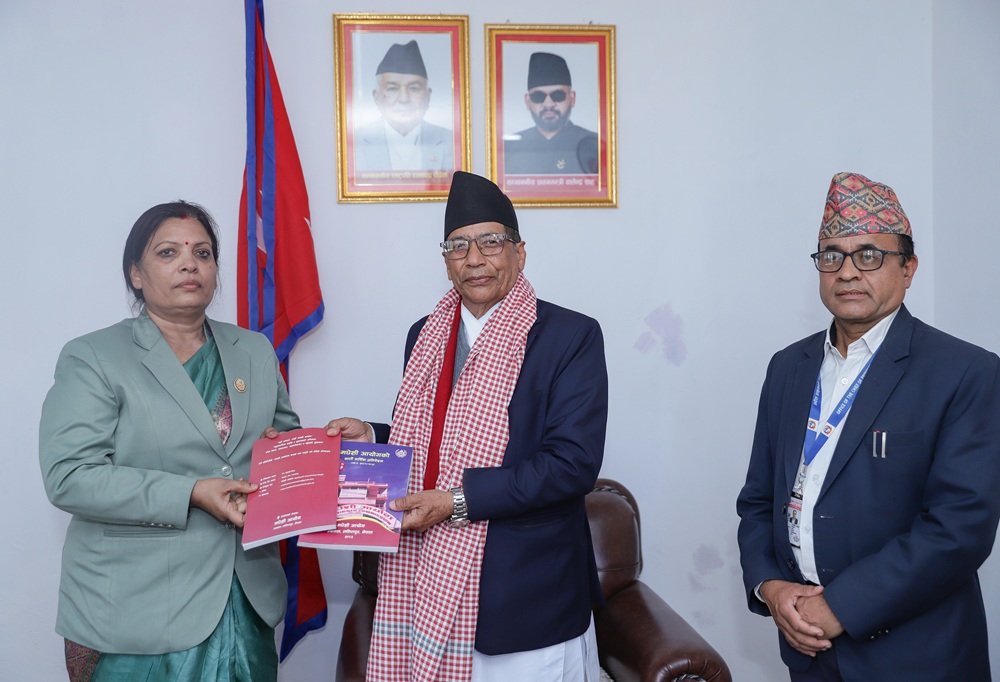 मधेशी आयोगद्वारा गण्डकी प्रदेश प्रमुख भट्टसमक्ष प्रतिवेदन पेस