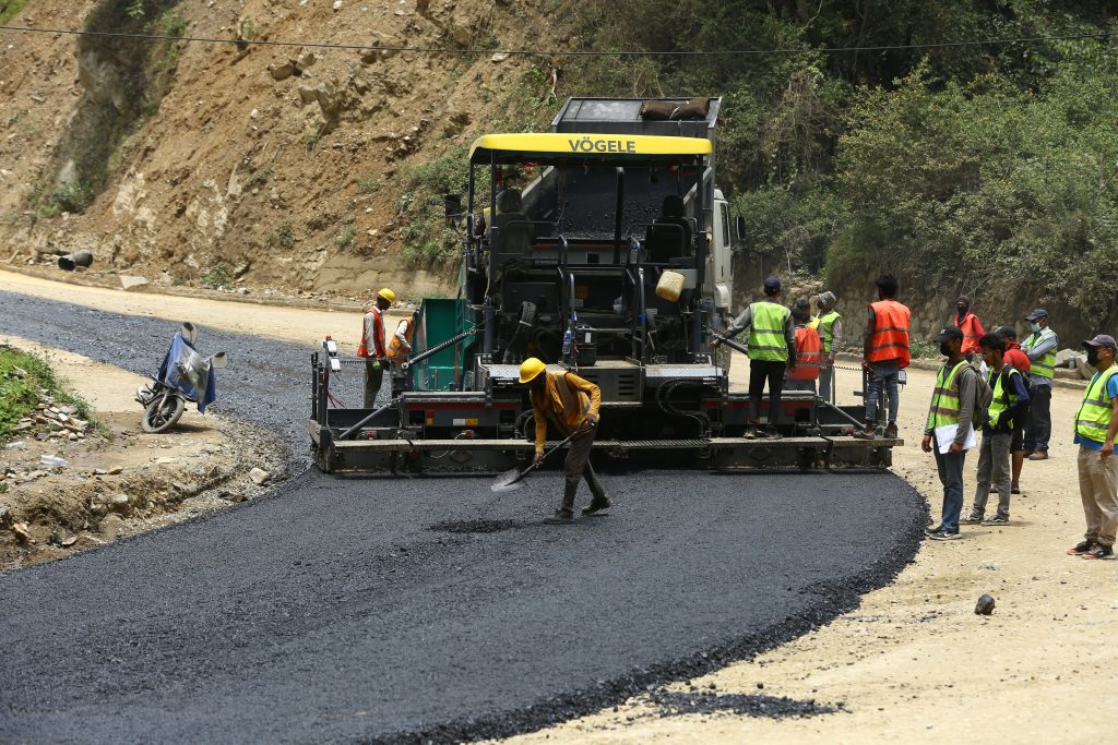 नागढुंगा–मुग्लिङ सडक, ८८ प्रतिशत निर्माण सम्पन्न भइसक्दा बिटुमिन अभावले रोकियो काम