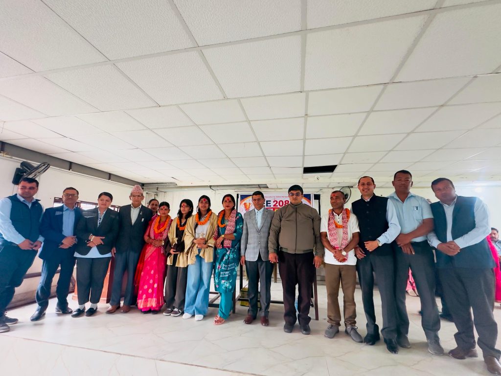 एसइई उत्तीर्ण विद्यार्थीहरूलाई  गोगन माध्यमिक विद्यालयको  सम्मान