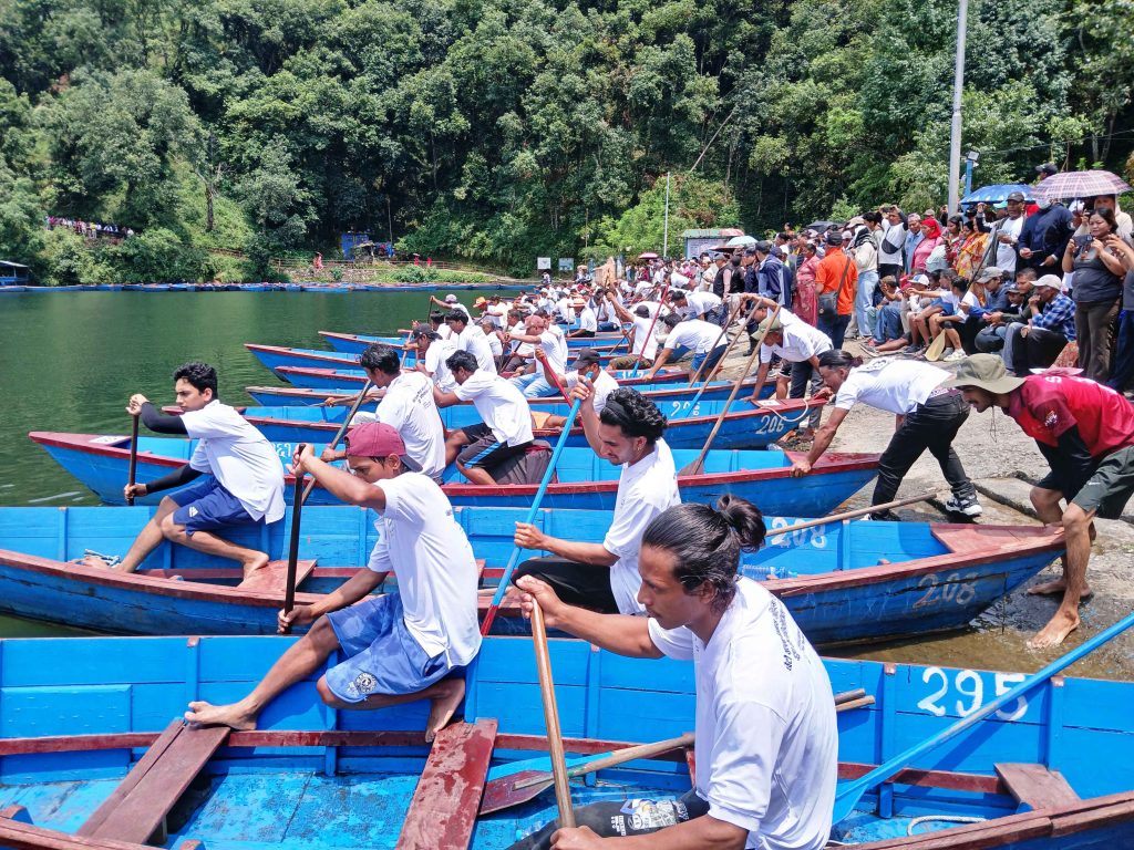 बेगनासताल खुल्ला डुंगा दौड प्रतिगोगिताको उपाधी फेवालाई