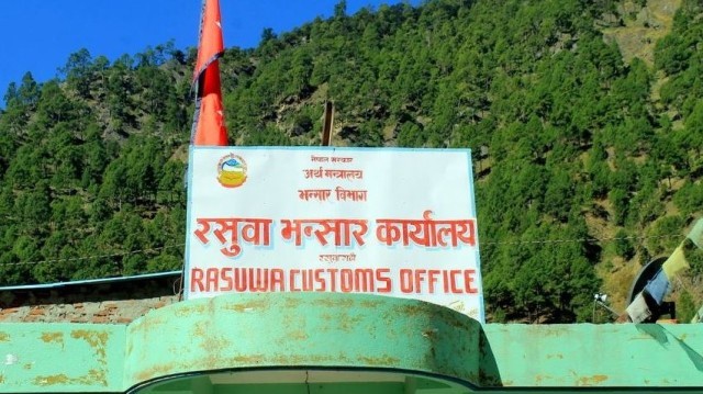 ११ महिनामा साढे ३ करोडको अवैध सामग्री बरामद