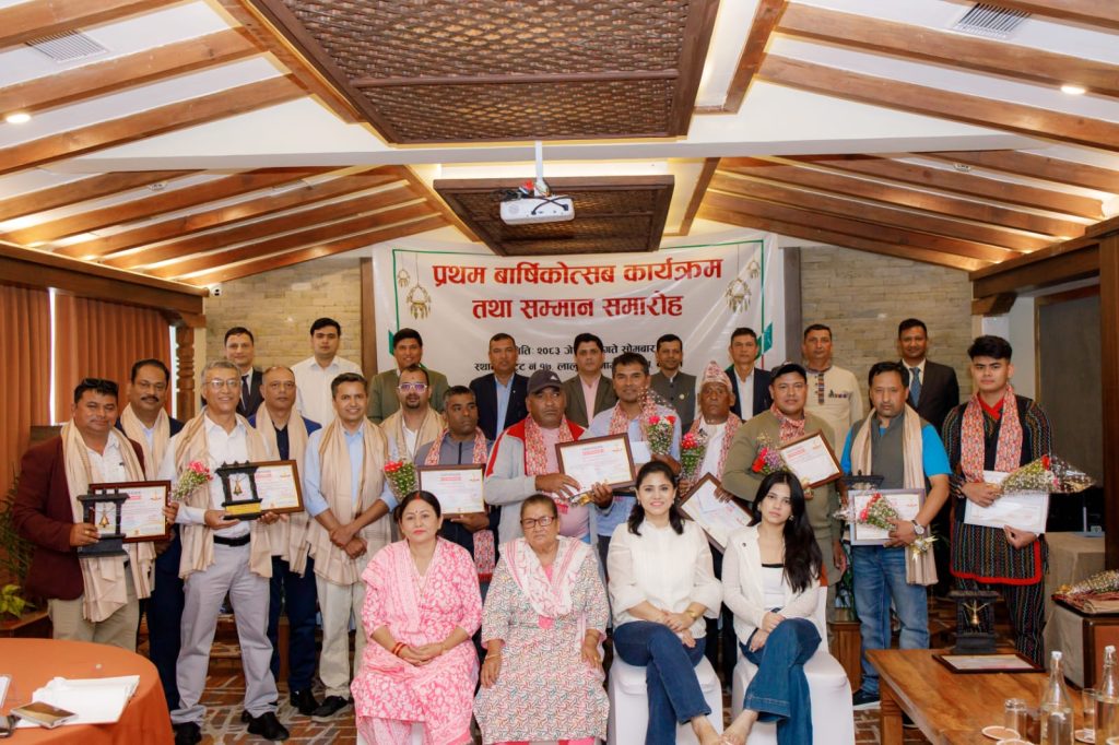 “टेम्पल बेल बुटिक” होटलको पहिलो वार्षिकोत्सवः निर्माणका शिल्पी र श्रमिक सम्मानित