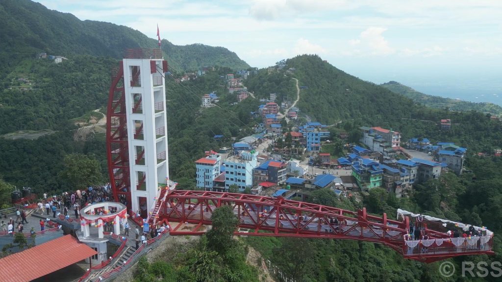 नयाँ पर्यटकीय गन्तव्य बन्दै धनकुटाको भेडेटार ‘स्काइवाक’