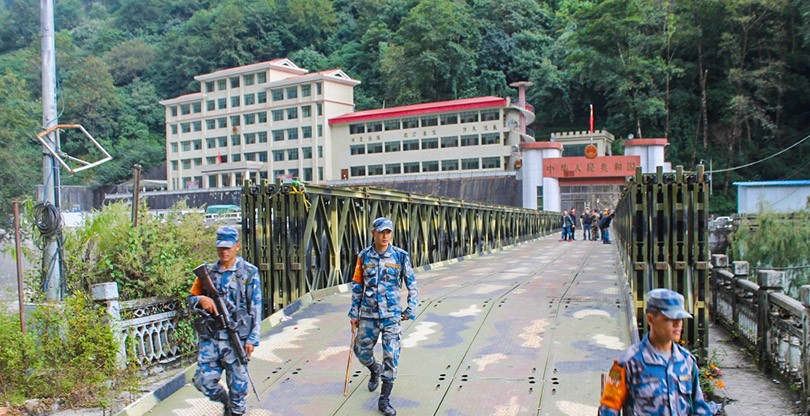 तातोपानी भन्सार क्षेत्रमा सुख्खा पहिरो