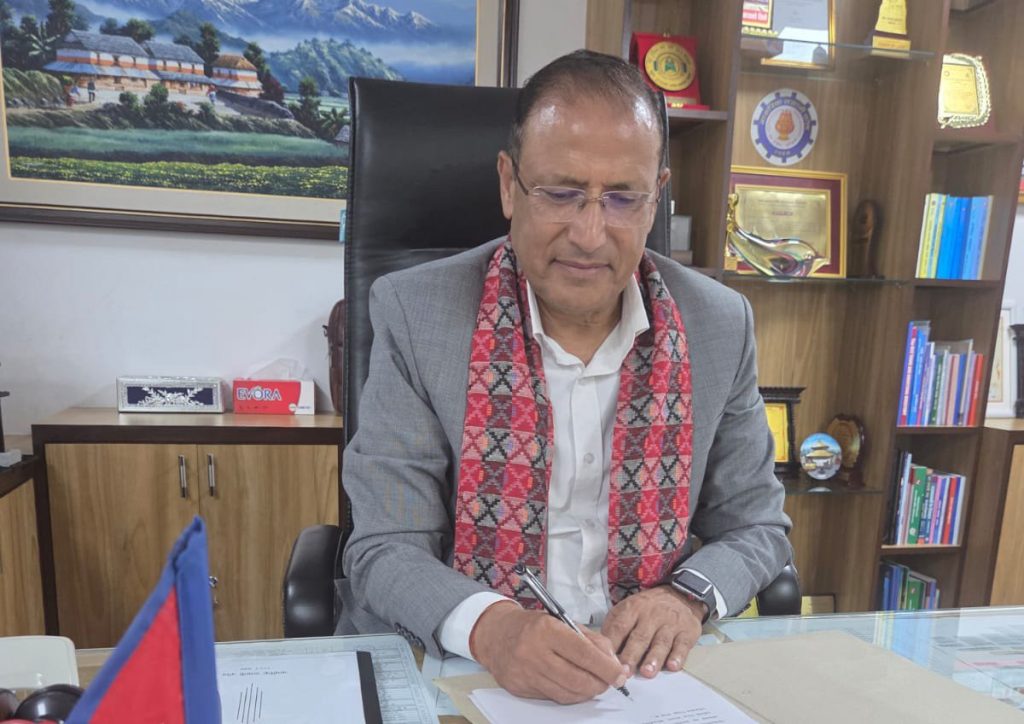 नागरिक लगानी कोषको कार्यकारी निर्देशकमा कार्कीको पदबहाली