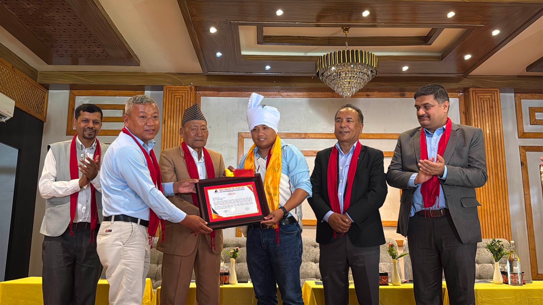 पर्वतीय पत्रकारितामा योगदान पु¥याए वापत पत्रकार भुपाल गुरुङ सम्मानित