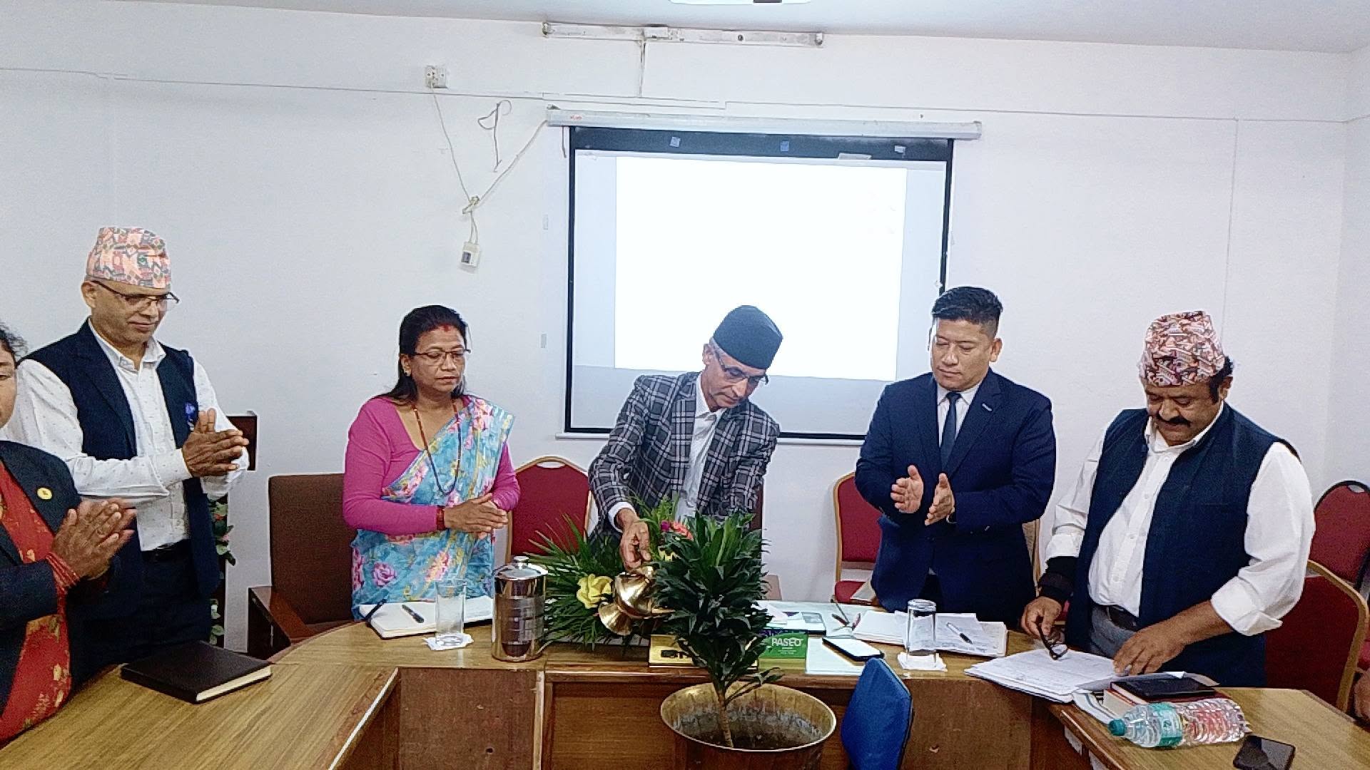 न्युनतम पारिश्रमिक ,श्रम ऎन र सामाजिक सुरक्षा कोष तत्काल लागू गर्न जिसस कास्कीको आग्रह