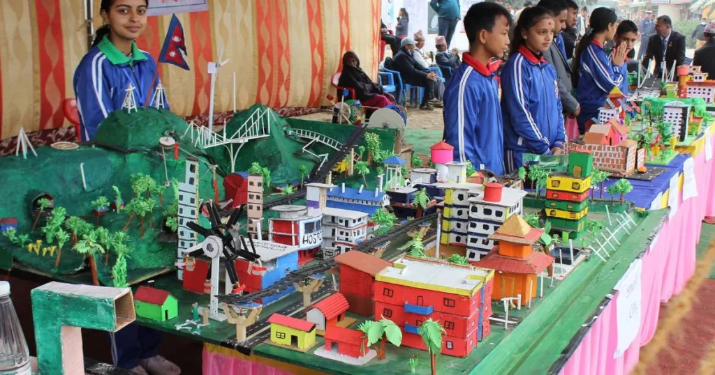 विद्यार्थीका सिर्जनशील नमुनाको पोखरामा प्रदर्शनी