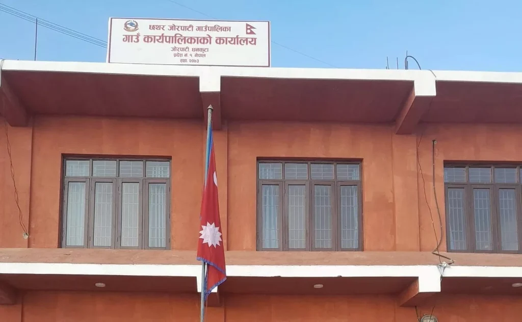 बसाइँसराइ रोक्न छथर जोरपाटीको नयाँ उपायः गाई वितरण छाडेर अब सुरक्षित आवास