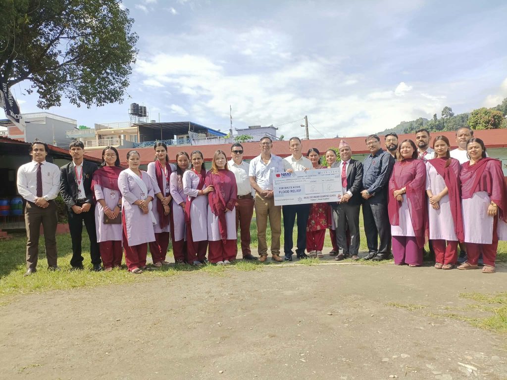 अञ्जुली आवासीय माध्यामिक विद्यालयद्वारा बाढी पिडितलाई  १ लाख ५ हजार रुपैयाँ सहयोग